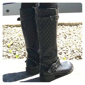 Motorcycle boots for three season style.